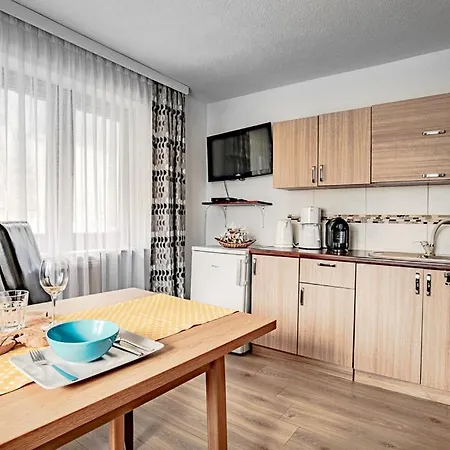 Leszek Elis 141 Apartment *