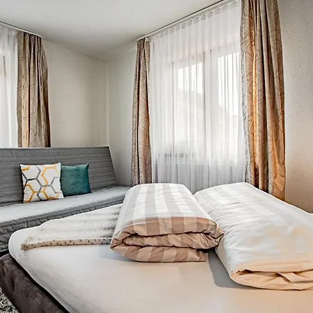 Leszek Elis 141 Apartment